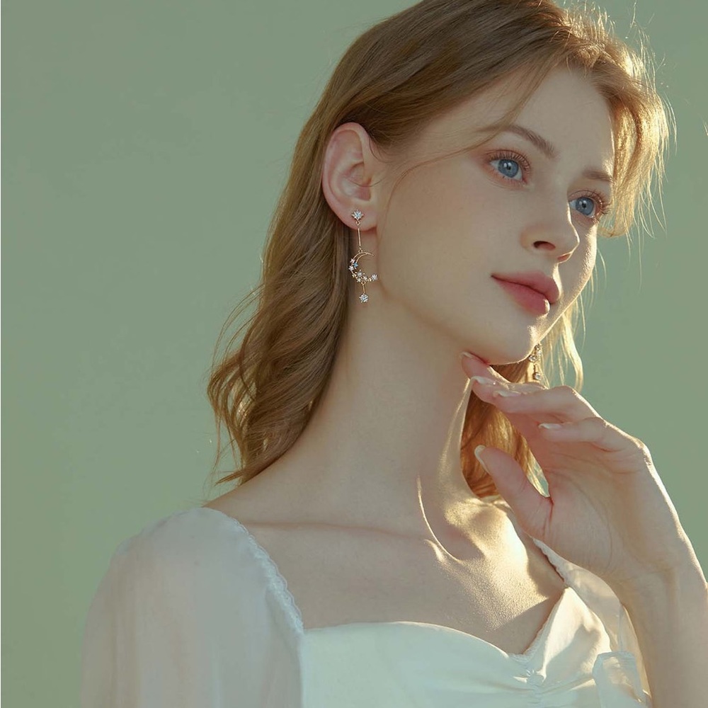 Moon and Star Pearl Earrings - Picture 5 of 5